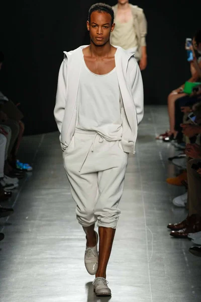 Look 25